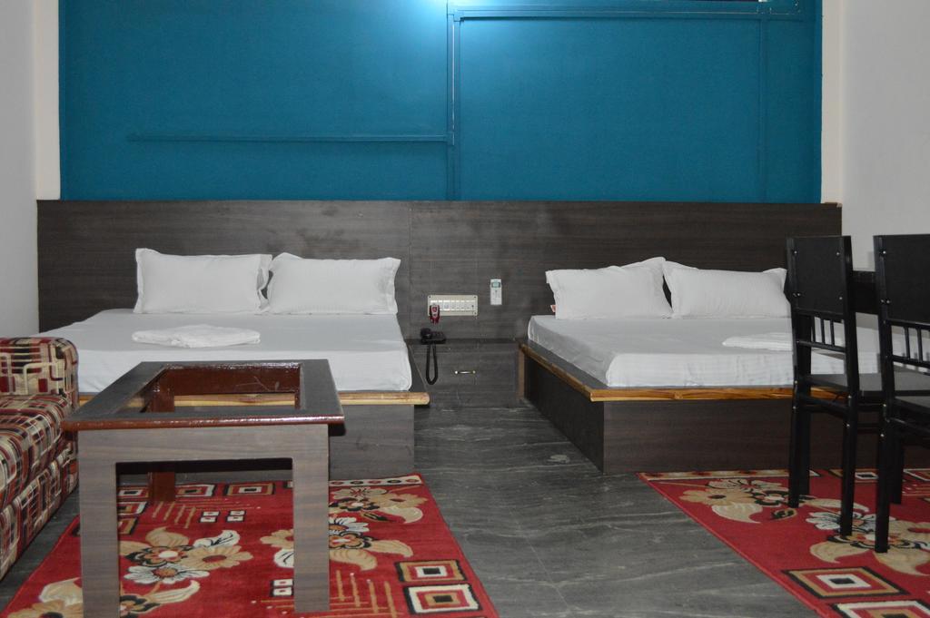 Hotel Theja Fort Dimāpur Quarto foto