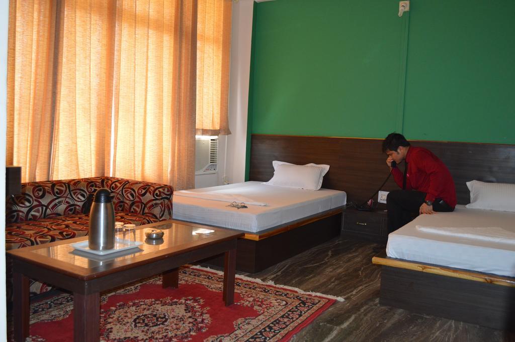 Hotel Theja Fort Dimāpur Quarto foto